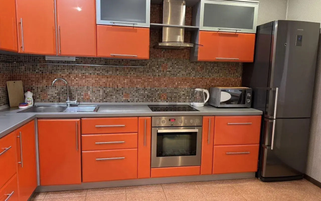Na Ulitse Khvorostukhina, 1a Flat