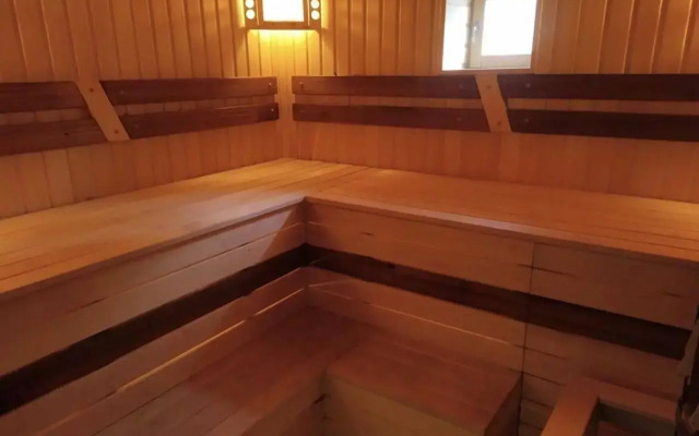 Derevyanny Dom S Russkoy Baney Private House