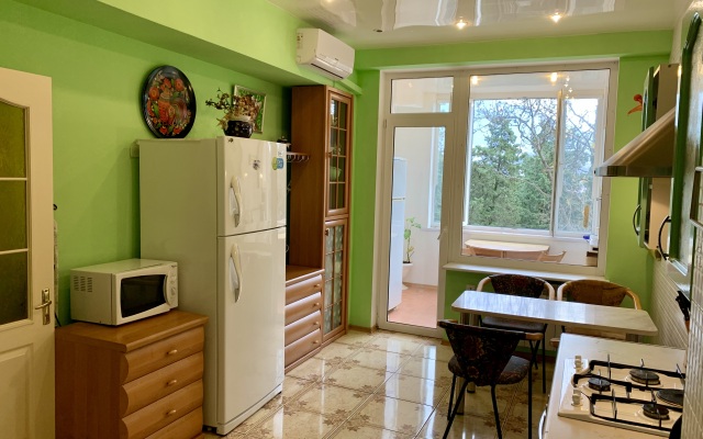Chetyrekhkomnatnaya Vozle Primorskogo Parka Flat
