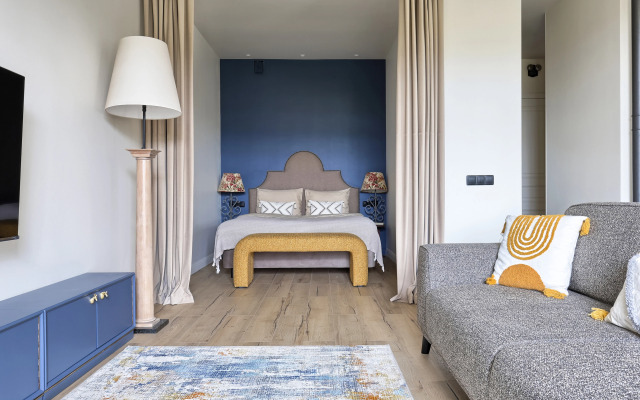 Апартаменты MyHomeYourHome на Чайковского 2\7