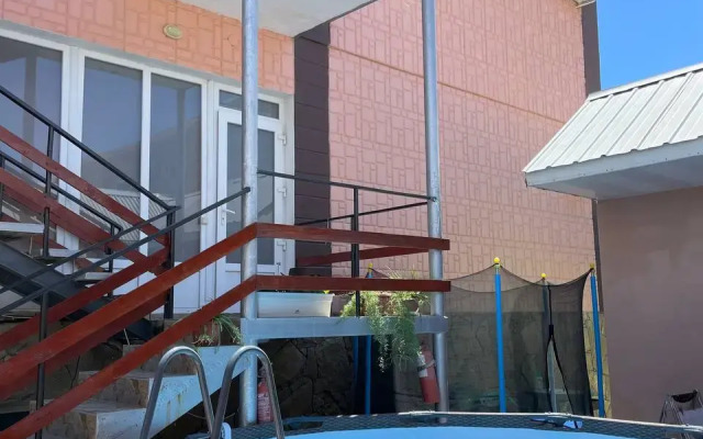 Alyyans Guest House