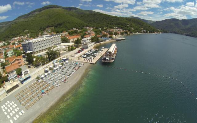 Carine Hotel Delfin