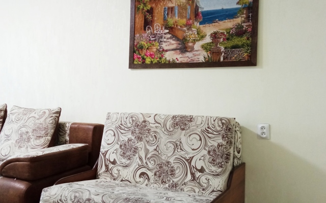 2-H Komn. Molodogvardejtsev 26 Flat