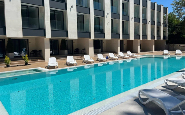 Апартаменты с большим бассейном