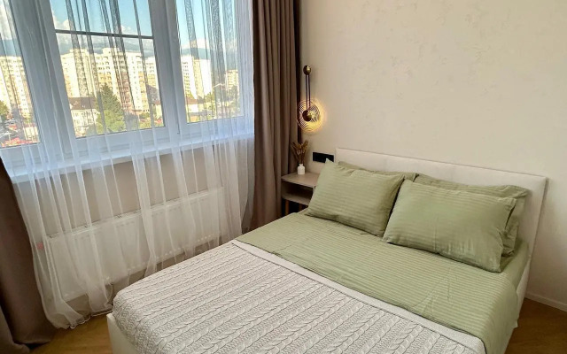 Stilnaya Yevrodvushka S Vidom Na Gory Flat