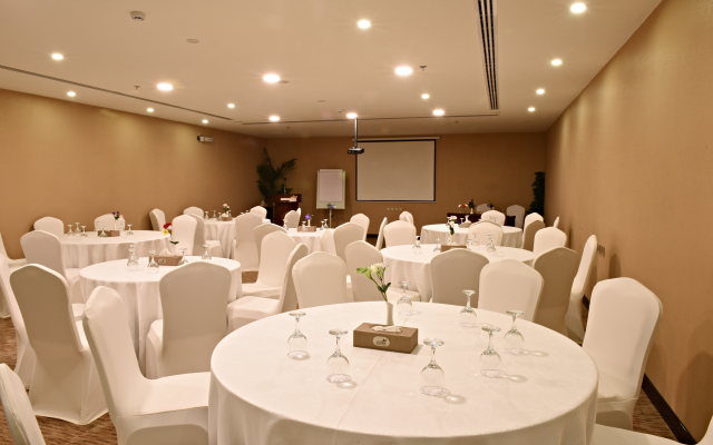 Отель Garden Plaza