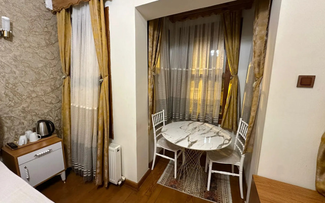 Gur Royal Suit Apartments