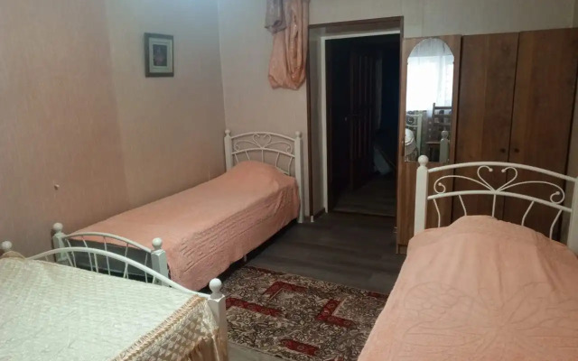 Na Tolstogo 13 Guest House