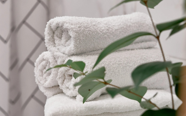 In the center of the Riviera Park Apartments