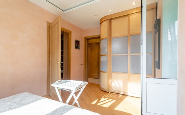 Na Maloy Gruzinskoy Dvukhkomnatnaya Flat