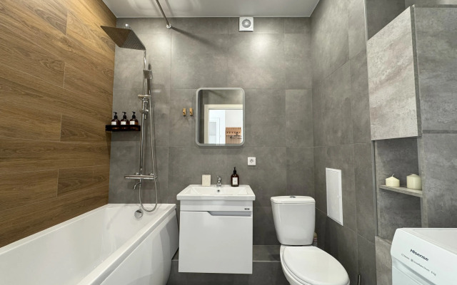 Chetyrekhmestnaya Dizaynerskaya V Tsentre Goroda Flat