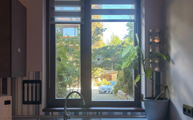 Квартира С отдельной спальней и балконом в центре Поляны