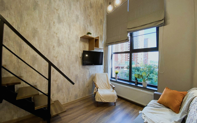 Квартира Green FOX из двух уровней с панорамными окнами