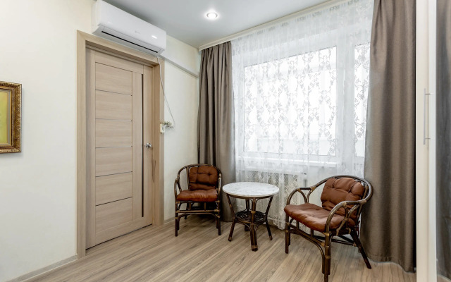 Shikarnaya Trekhkomnatnaya Flat