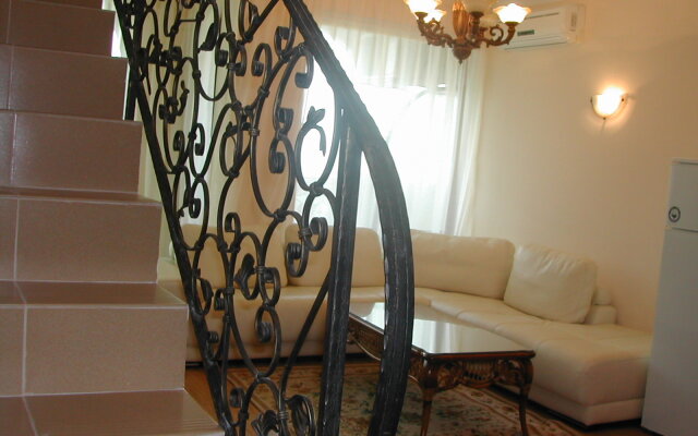 Chateau Del Marina Apartments
