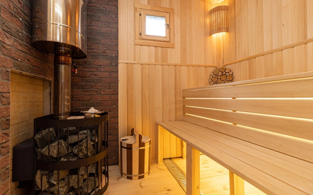 Частный дом с беседкой баней и чаном