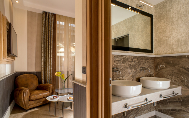 Отель Royal Court