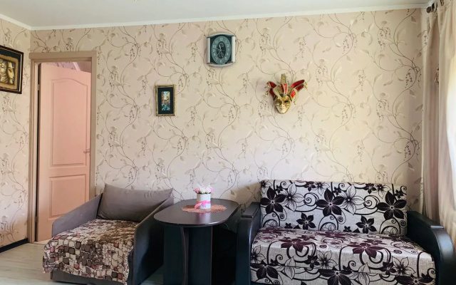 Квартира с зоной барбекю в частном доме