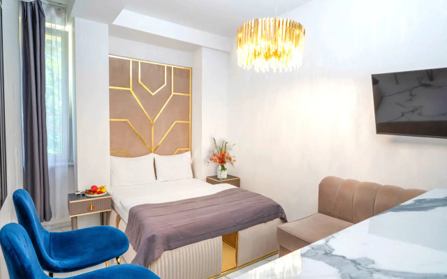 Ranovskiy Park Manhattan Hotel
