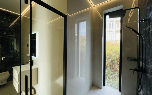 S Basseynom I Baney Villa