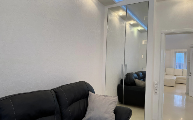 Trekhkomnatnye Apart-Comfort Na Bolshoy Pavlovskoy Apartments