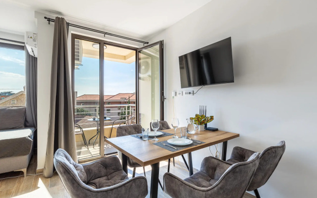 Contemporary Retreat in Bečići Apartments