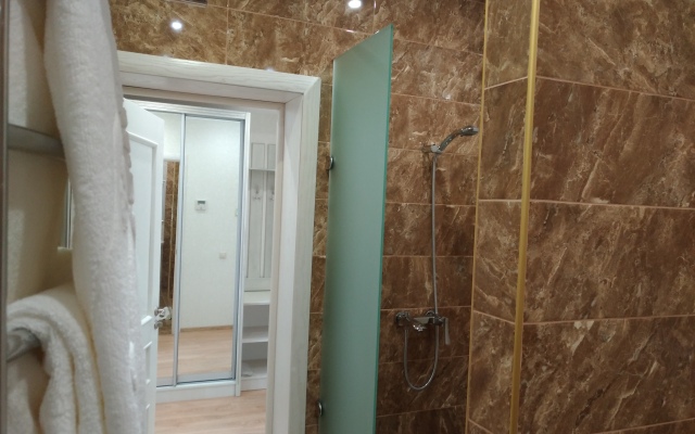 8 Avenyu Hotel