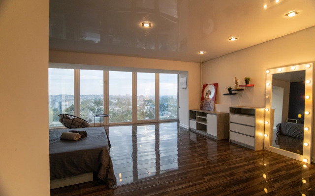 S panoramnym vidom na gorod Apartments