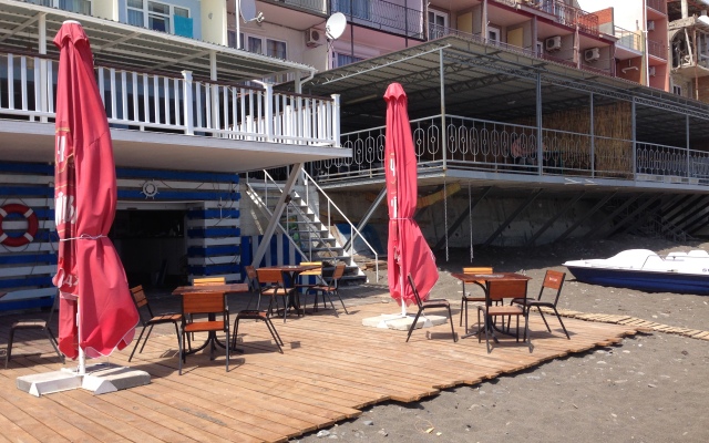35 Meridian Mini-Hotel