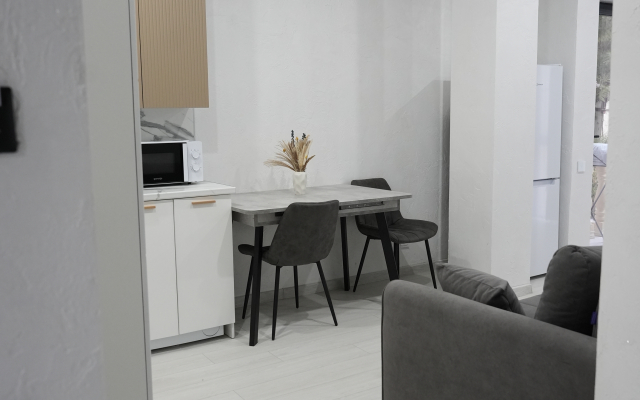 Апартаменты на Светлой 18 (302)