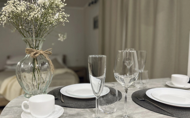 Scandi s dvorikom dlya kureniya, pr. Kalinina 38 (1) Apartments
