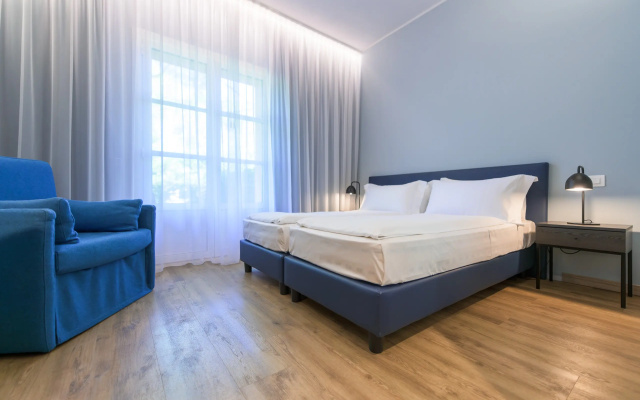 Отель Regina Del Garda Suite