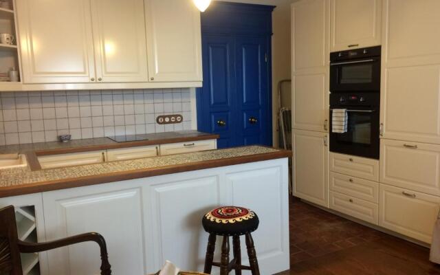 Apartburo Studio With Sea View Apartment