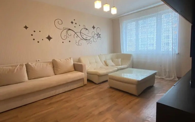 Na Ulitse Akademika Sakharova, 105 Flat