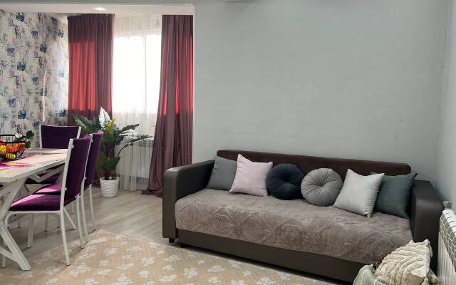 2 na Prospekte Kunaeva 7 Apartments