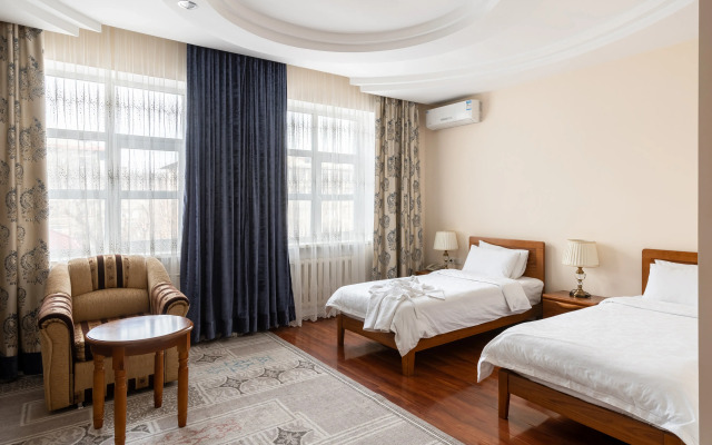 Soluxe Hotel