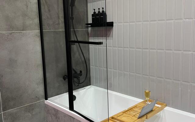Dizaynerskaya v stile Loft Flat