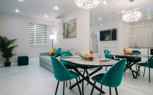 3kh Komnatnaya S Dizaynerskim Remontom Flat