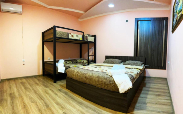 Хостел Domino Yerevan Hostel and Tours