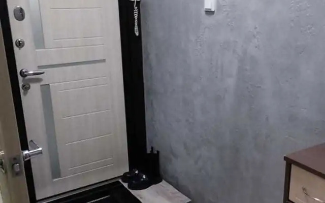 Na 1m Etazhe Zhdet Gostey Apartments