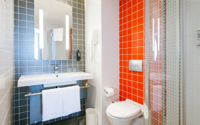 Ibis Oktyabr'skoe Pole Hotel