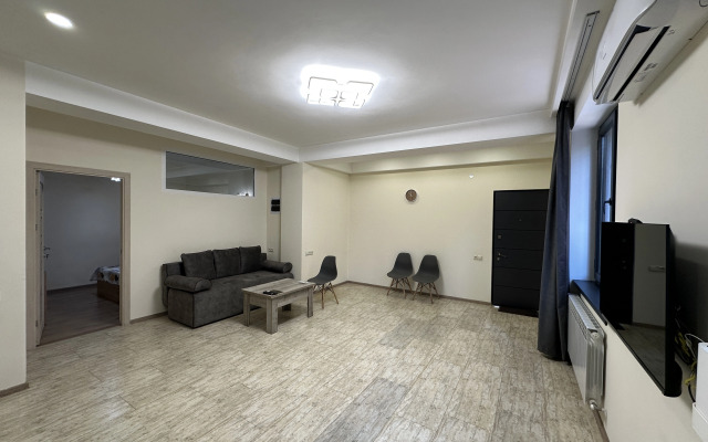 Kamenny Dom na Ulitse Horenatsi Private House
