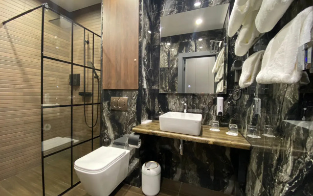 Royal Status Hotel