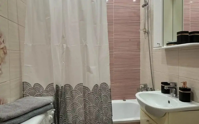 Квартира Уютная Трехкомнатная в Центре Дома от Ола Дома