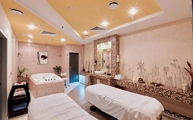 Grinn Hotel
