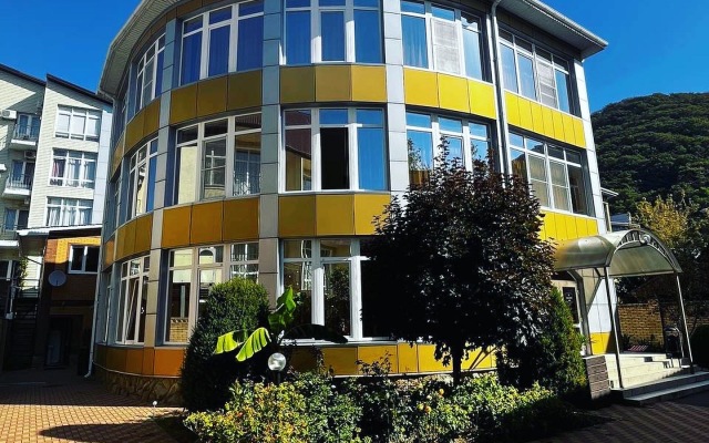 Sezonnyy Otelj Maks Hotel