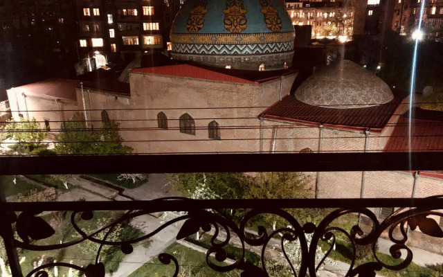 V Samom Tsentre Apartments