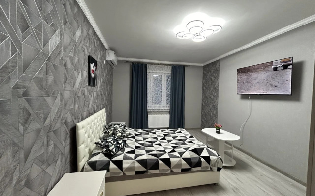 Uyutnaya kvartira v novom dome Flat