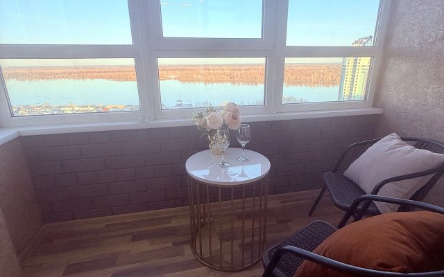 Dizaynerskaya S Vidom Na Reku Flat