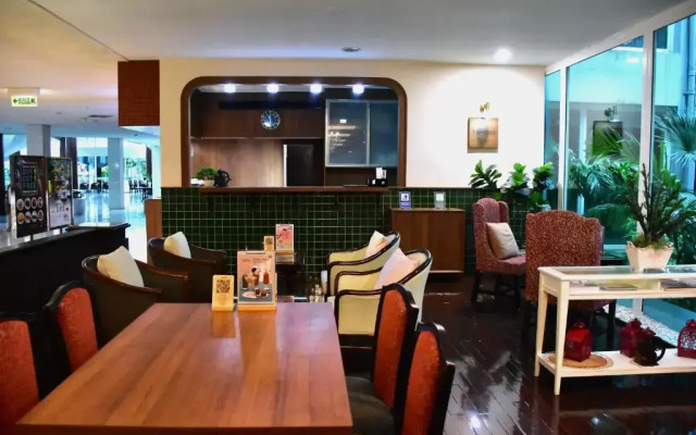 Отель Ambassador Bangkok Hotel